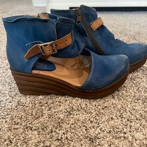 Miz Mooz Genuine Leather- Never worn.